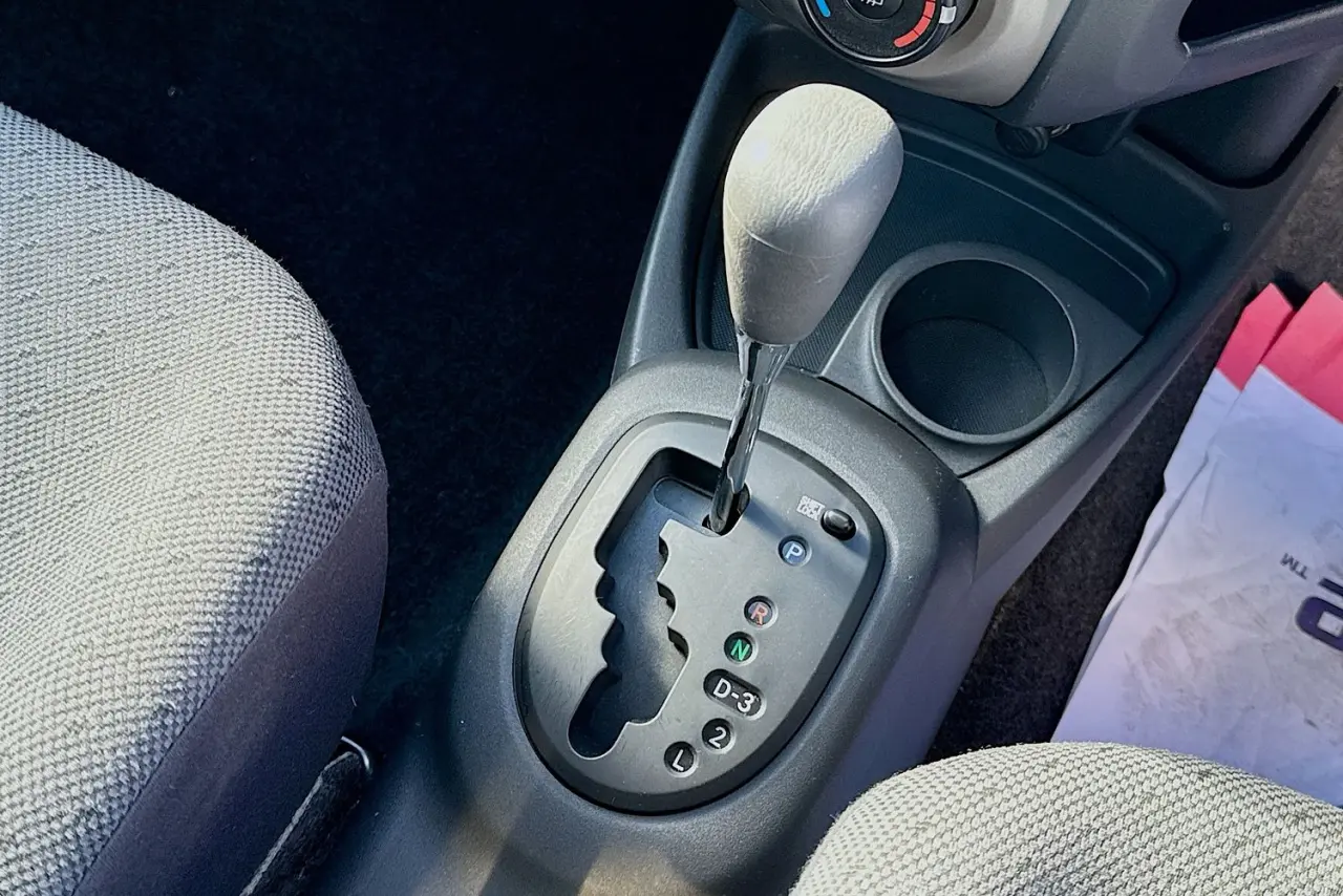 2010 Toyota Yaris Gallery Image 15