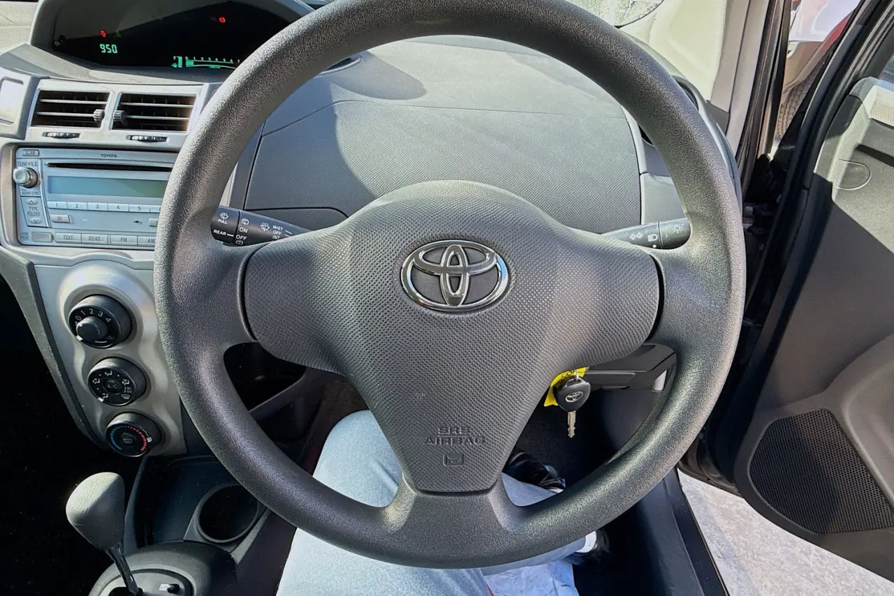 2010 Toyota Yaris Gallery Image 16