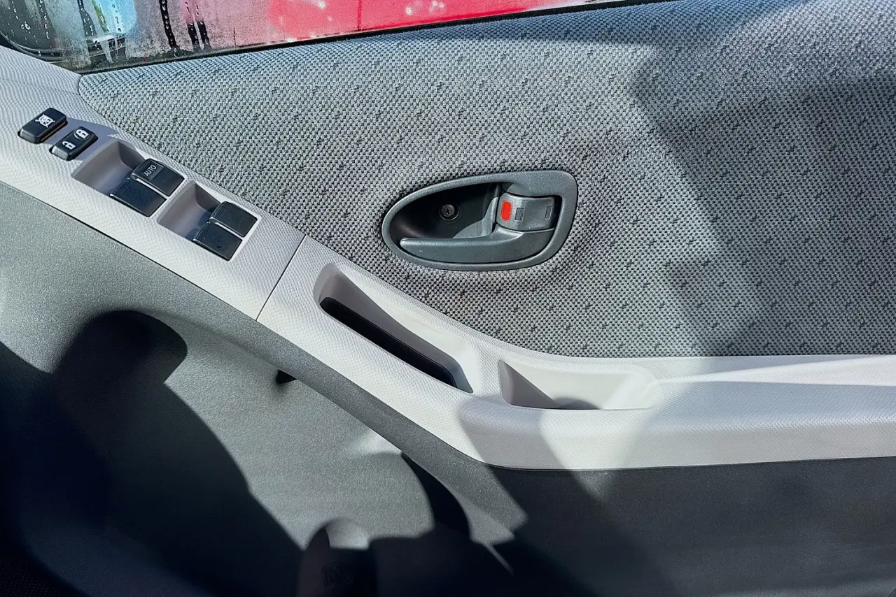2010 Toyota Yaris Gallery Image 19
