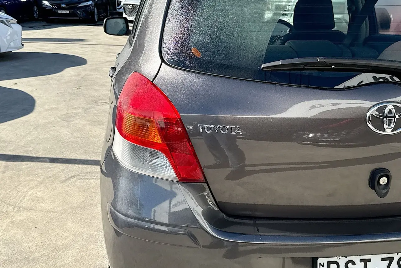 2010 Toyota Yaris Gallery Image 8