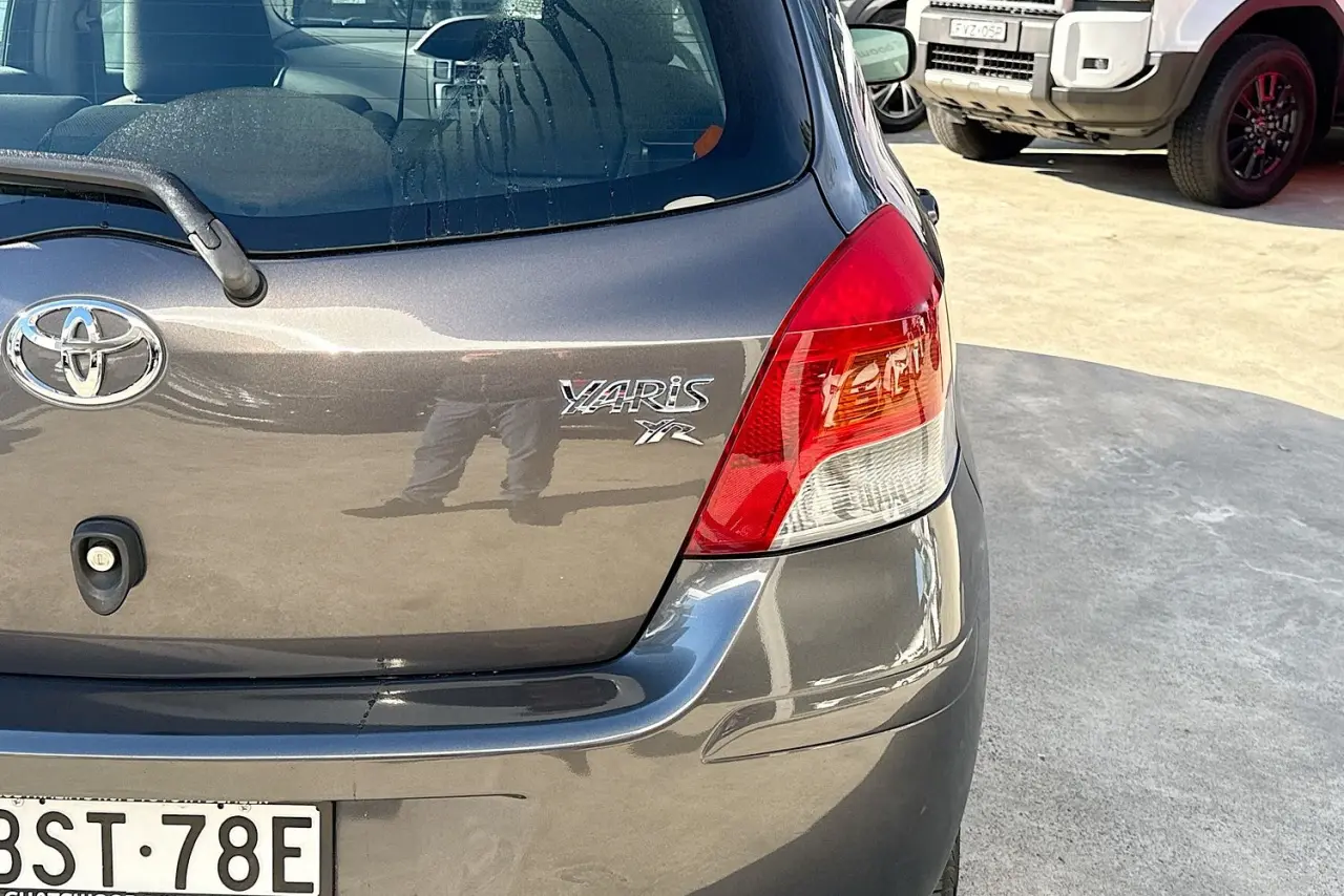 2010 Toyota Yaris Gallery Image 9