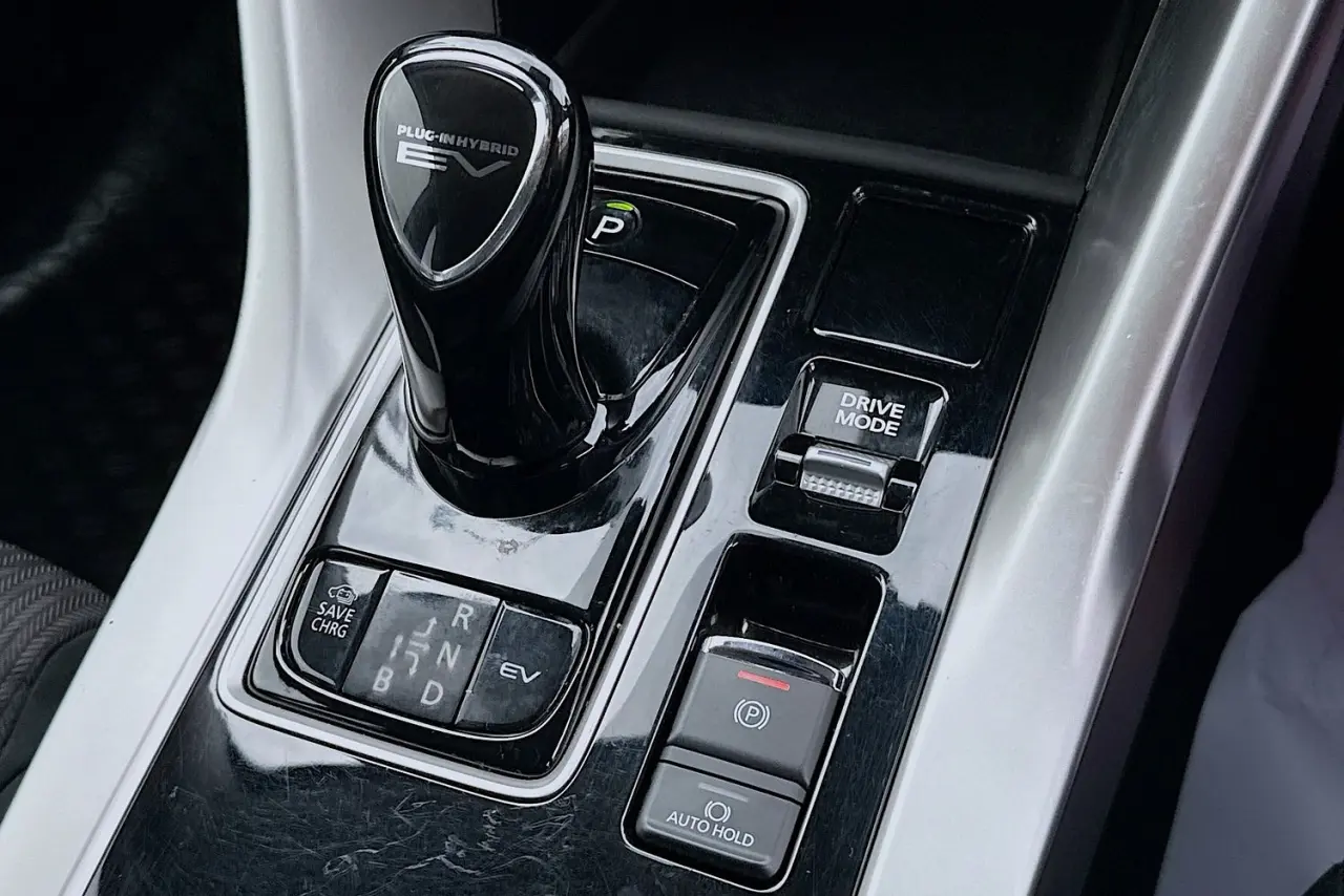 2022 Mitsubishi Eclipse Cross Gallery Image 16