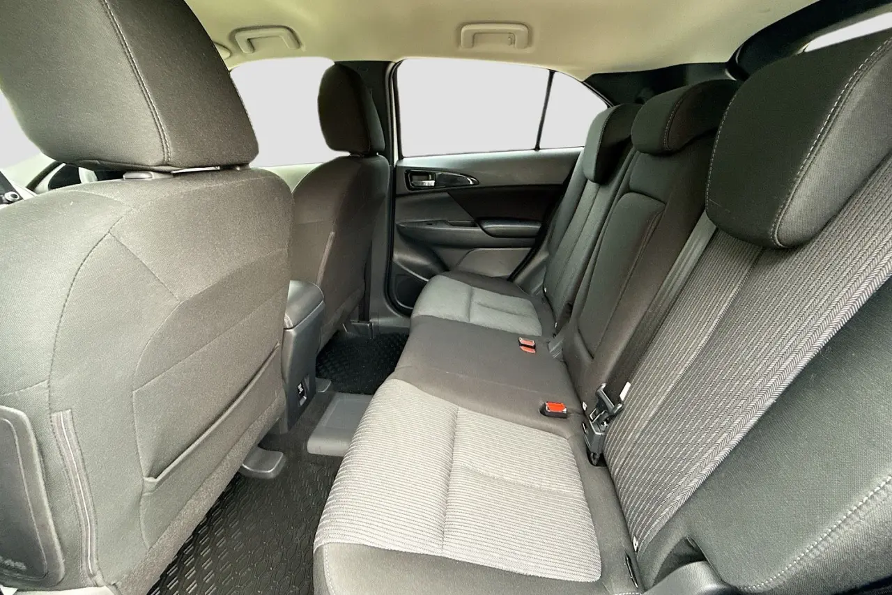 2022 Mitsubishi Eclipse Cross Gallery Image 24