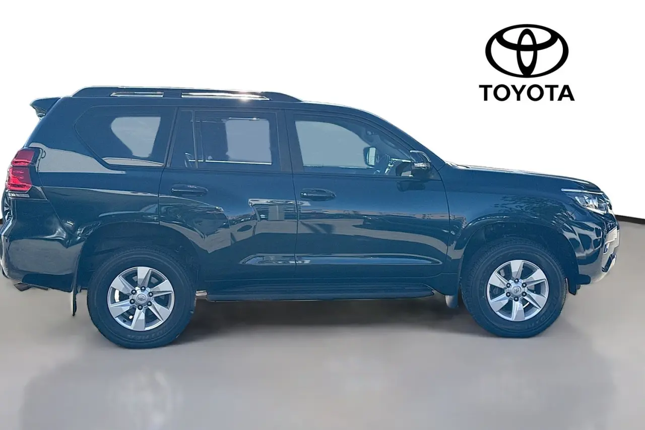 2018 Toyota Landcruiser Prado Gallery Image 11