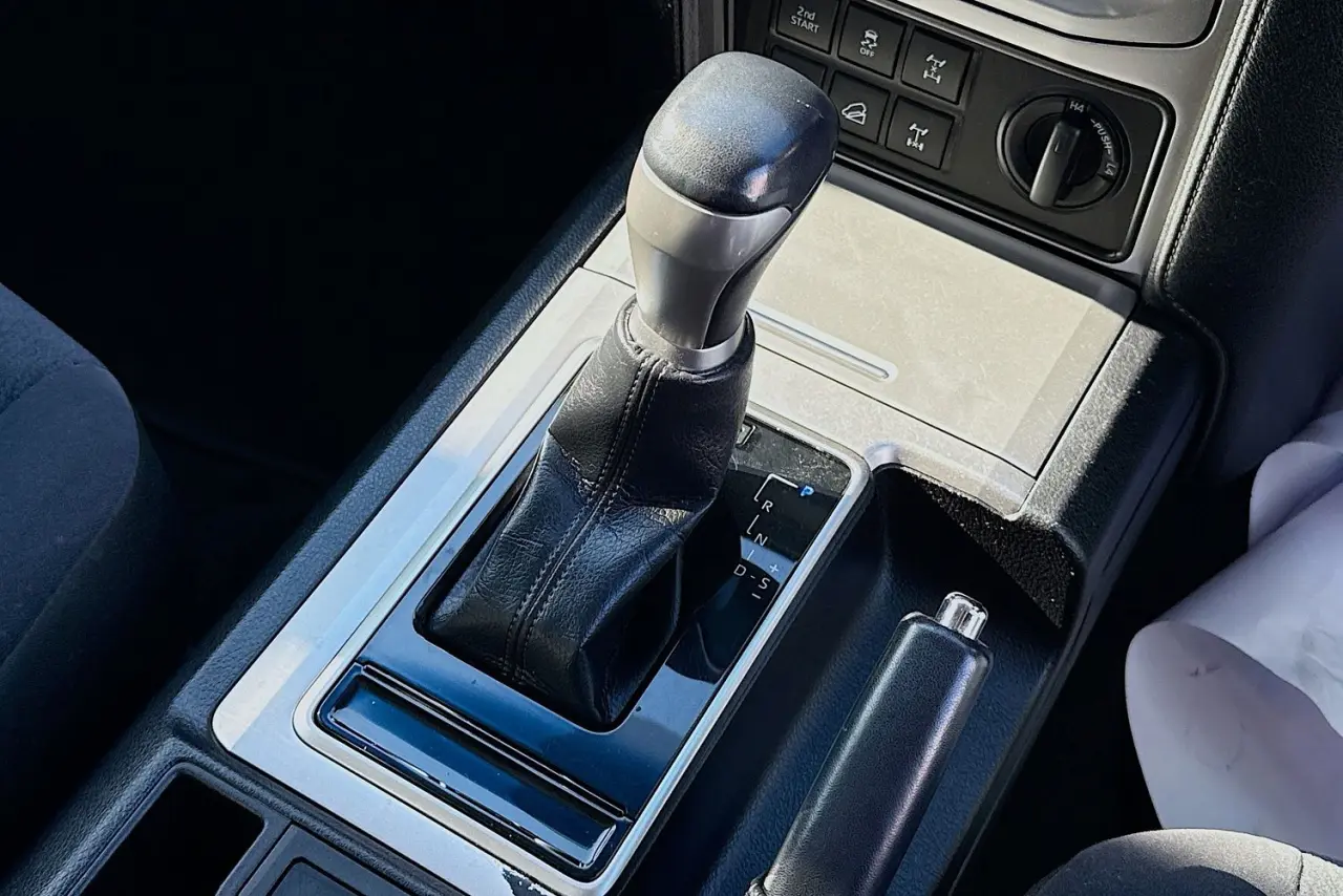 2018 Toyota Landcruiser Prado Gallery Image 17