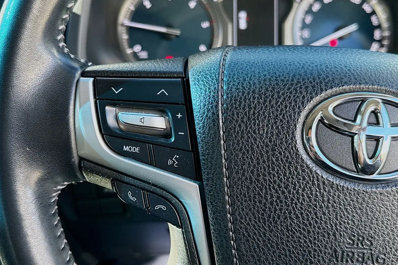 2018 Toyota Landcruiser Prado Gallery Image 18