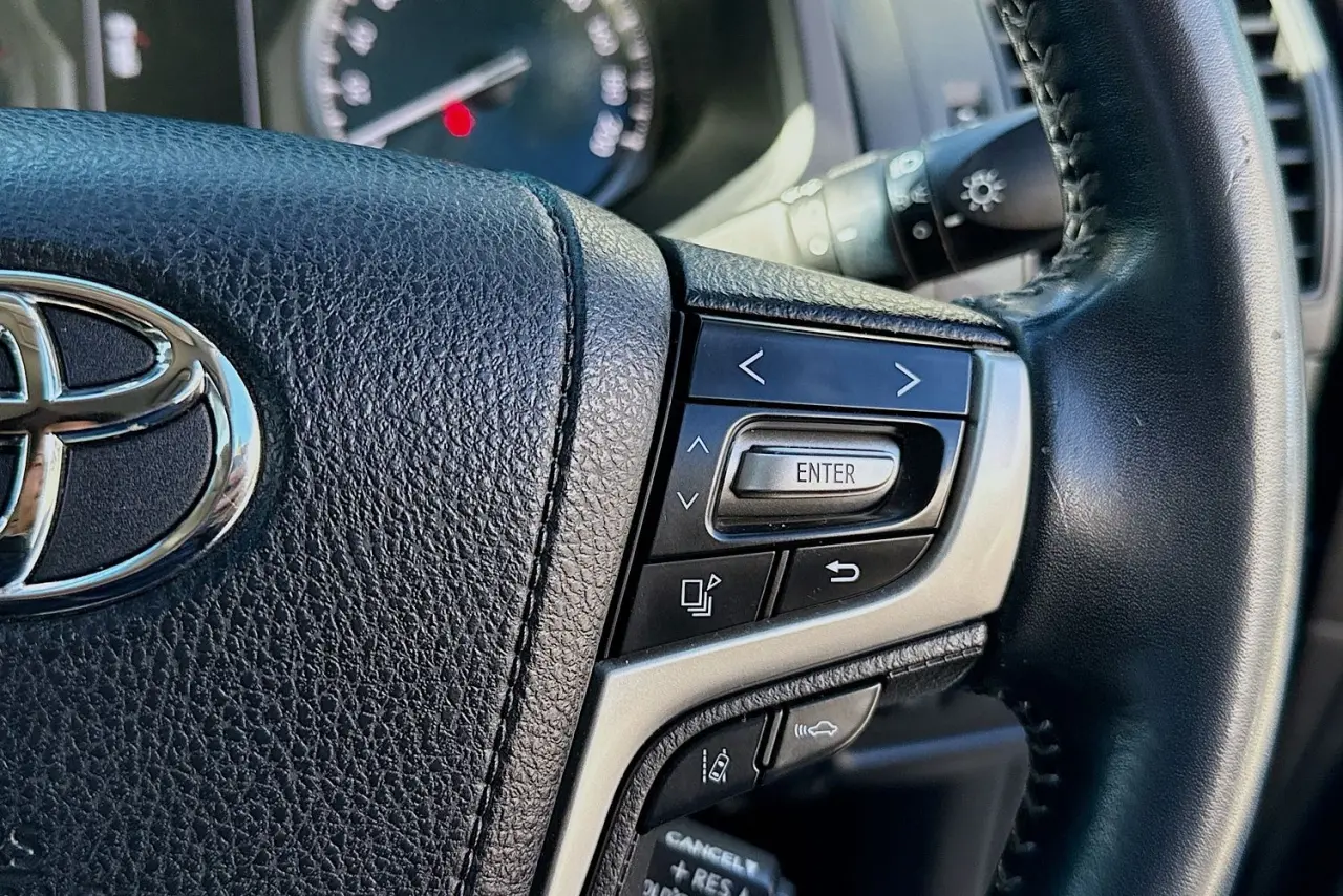 2018 Toyota Landcruiser Prado Gallery Image 19