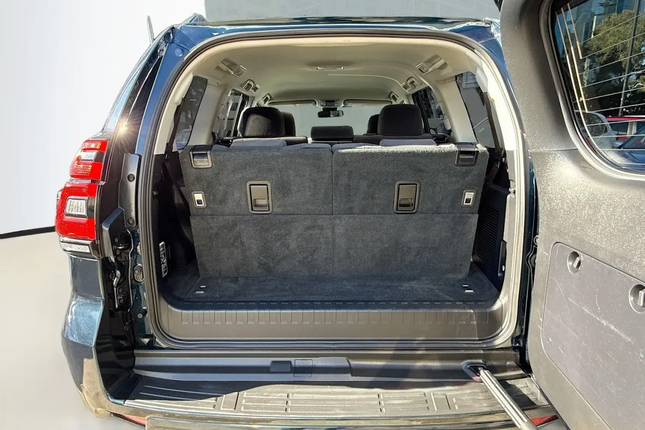 2018 Toyota Landcruiser Prado Gallery Image 26