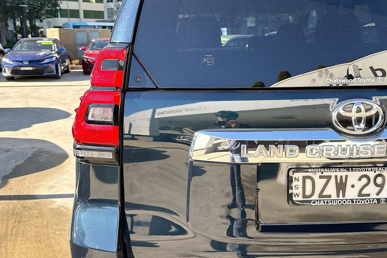 2018 Toyota Landcruiser Prado Gallery Image 8