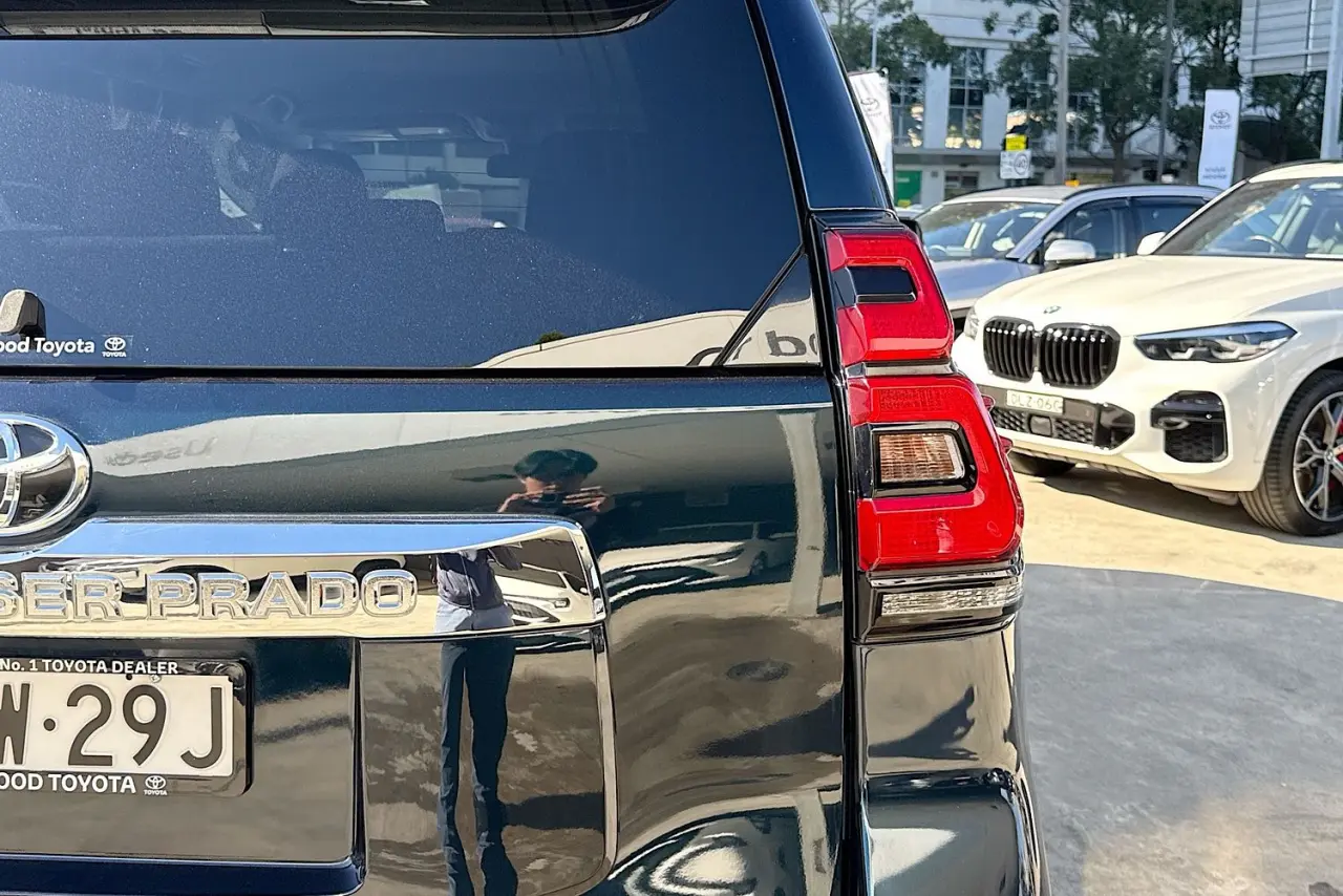 2018 Toyota Landcruiser Prado Gallery Image 9
