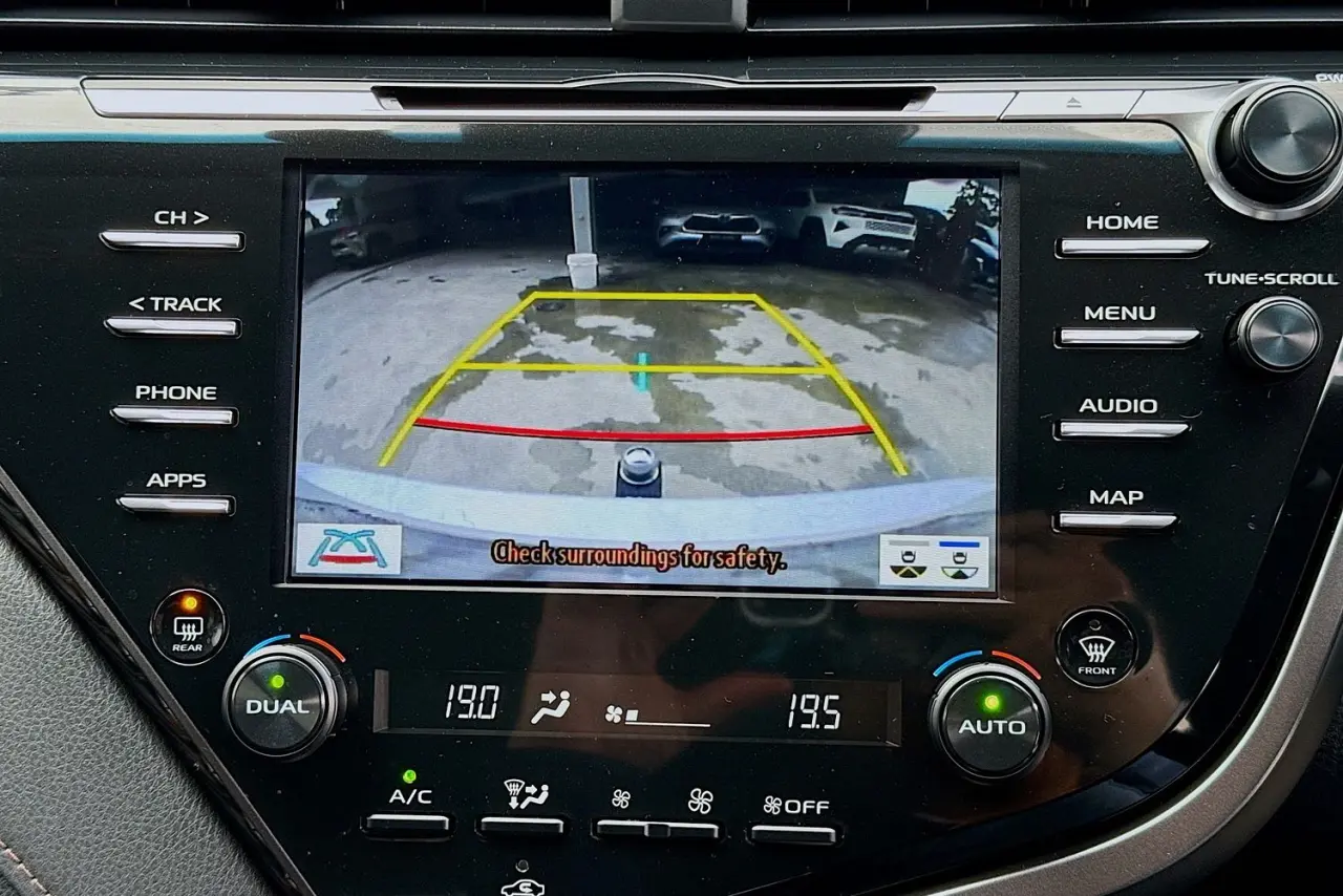 2020 Toyota Camry Gallery Image 16