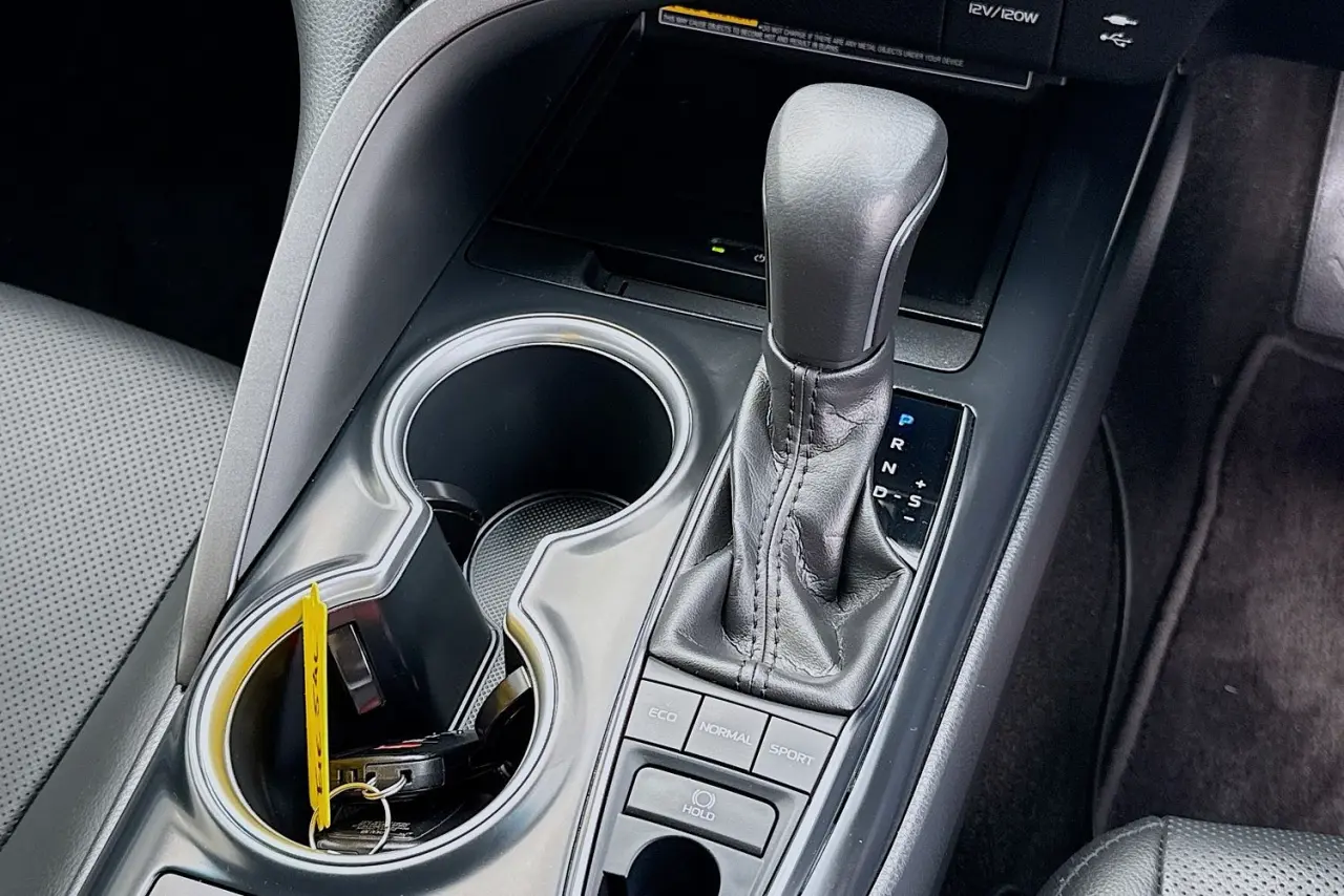2020 Toyota Camry Gallery Image 18
