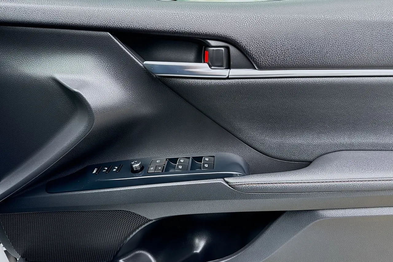 2020 Toyota Camry Gallery Image 24