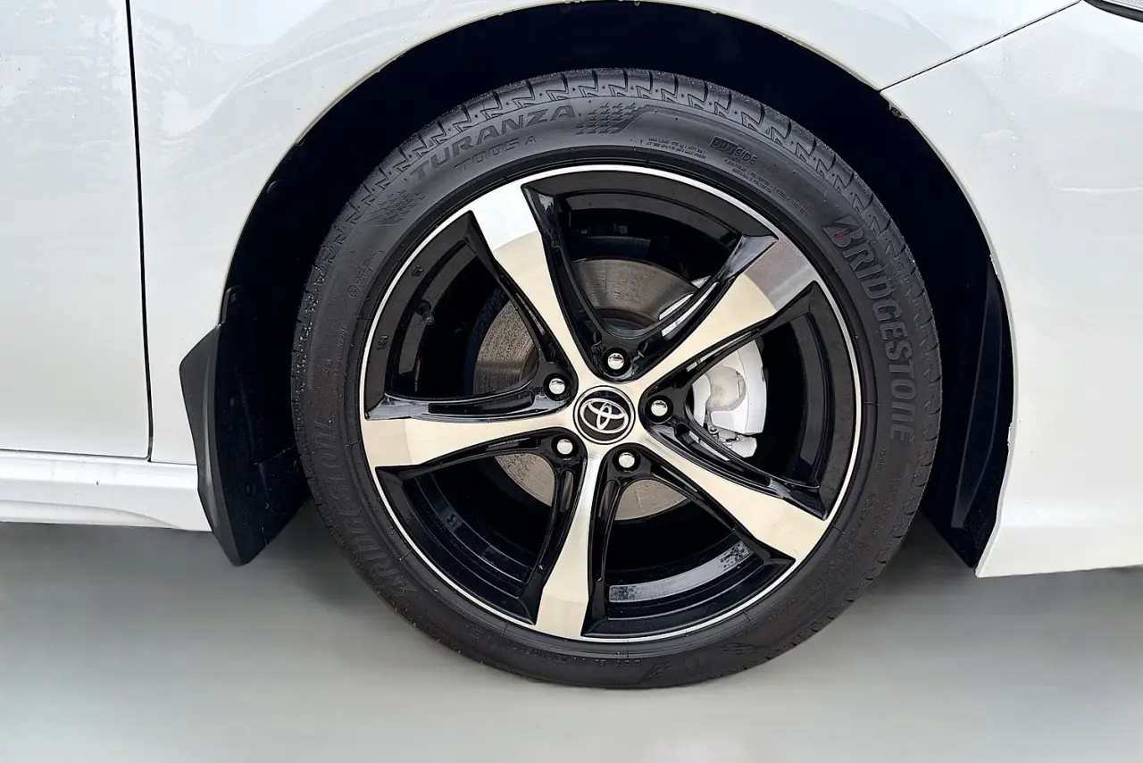 2020 Toyota Camry Gallery Image 28