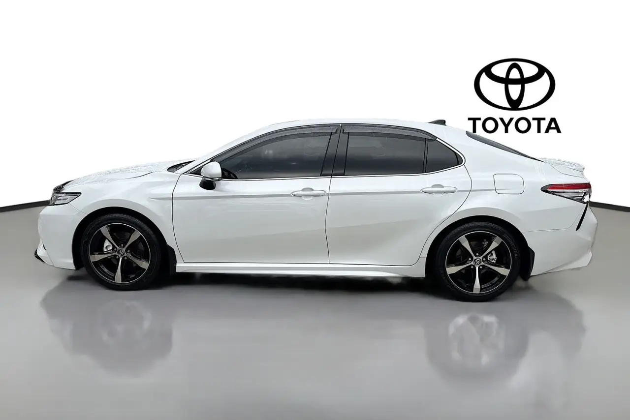 2020 Toyota Camry Gallery Image 5