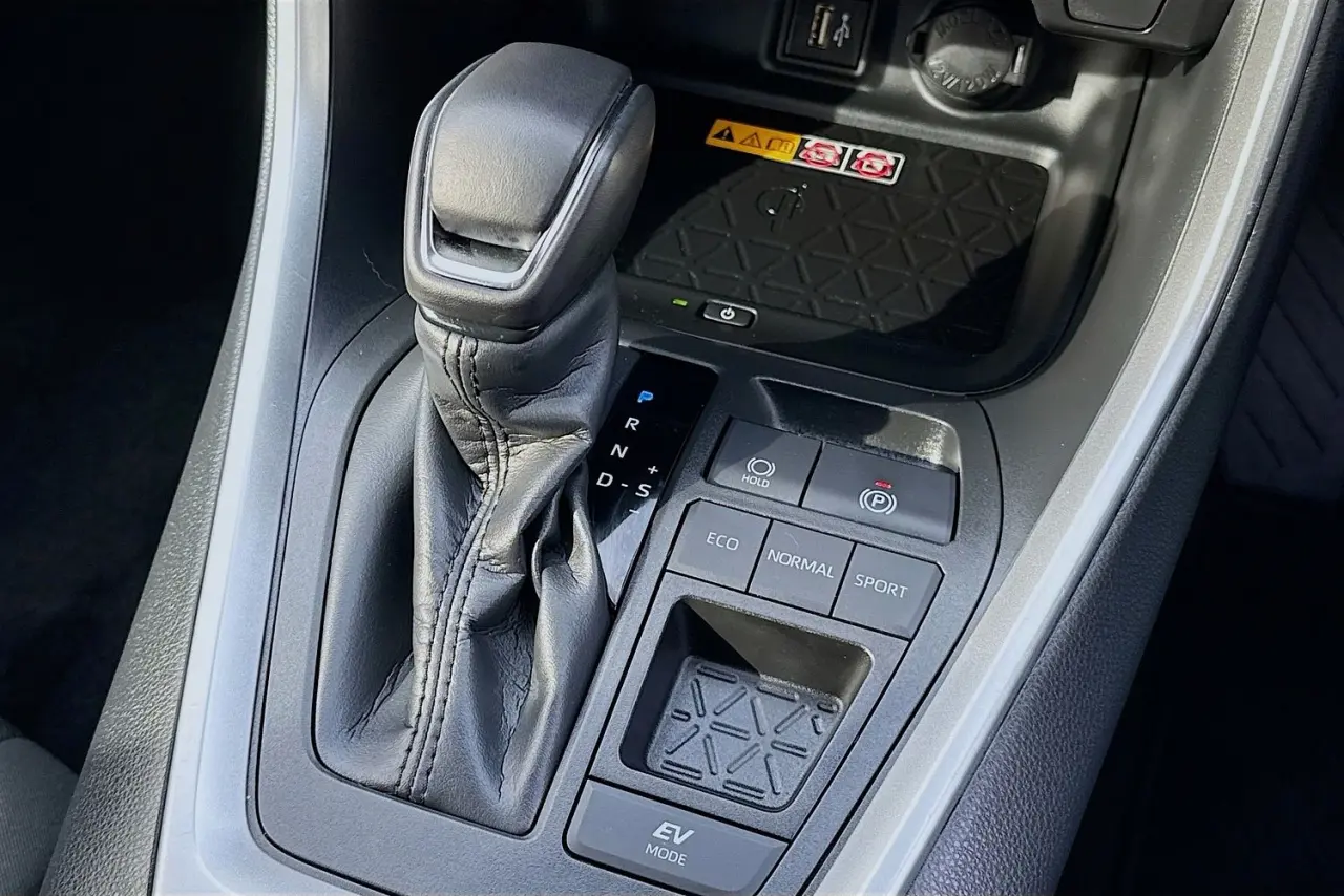 2024 Toyota RAV4 Gallery Image 16
