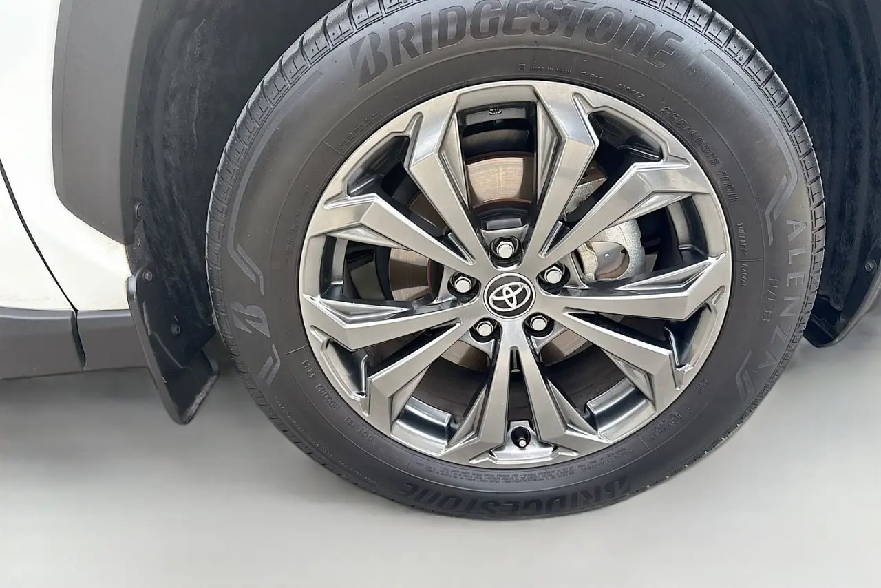 2024 Toyota RAV4 Gallery Image 26