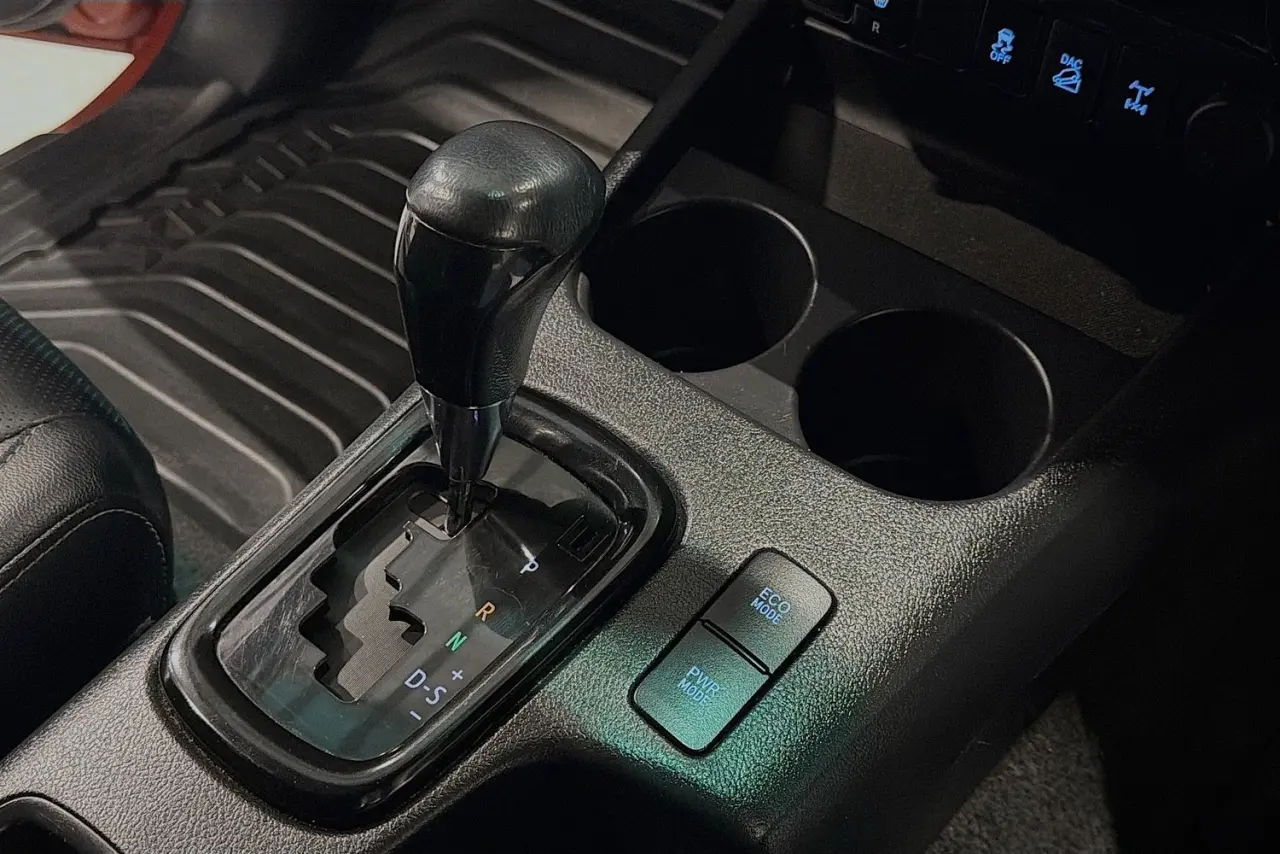 2019 Toyota Hilux Gallery Image 18