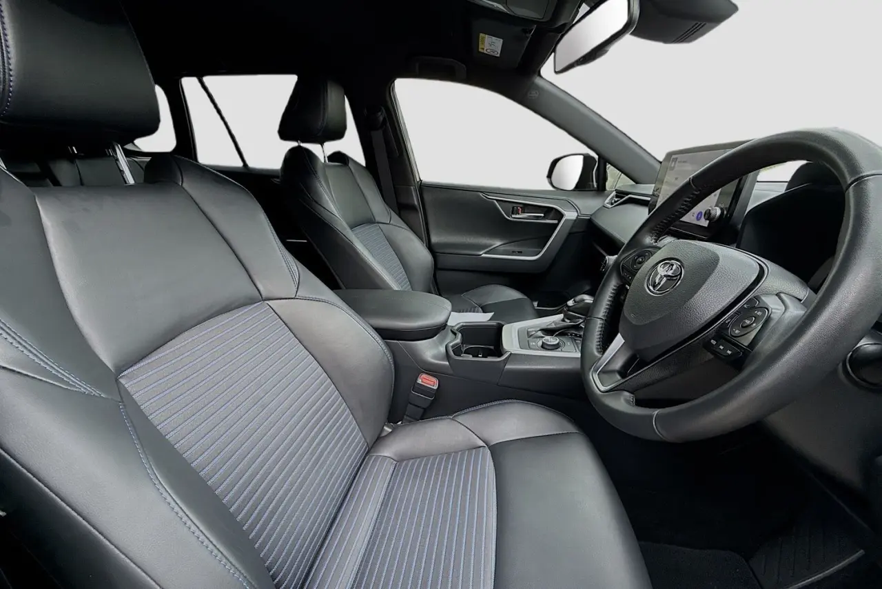 2025 Toyota RAV4 Gallery Image 12