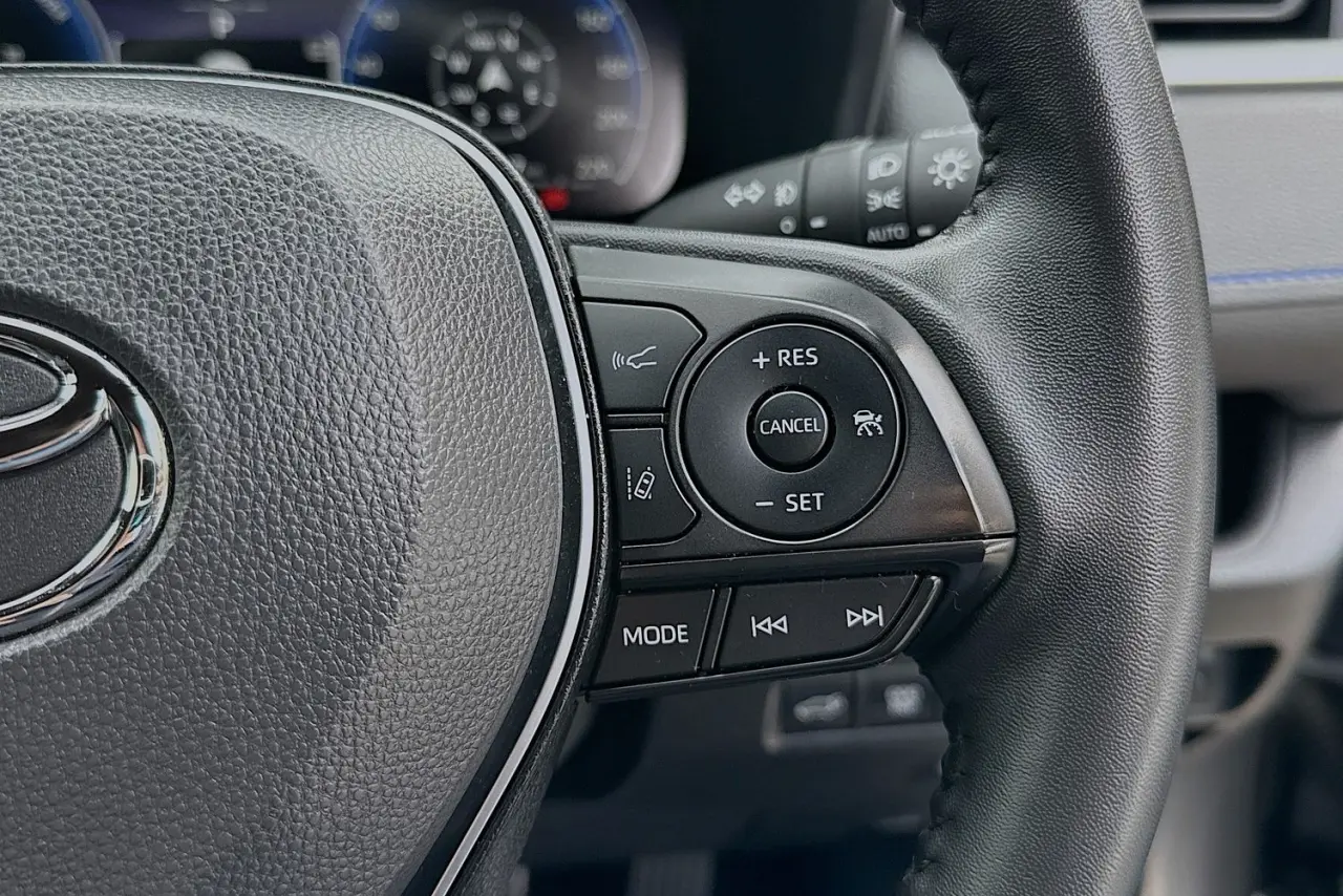 2025 Toyota RAV4 Gallery Image 19