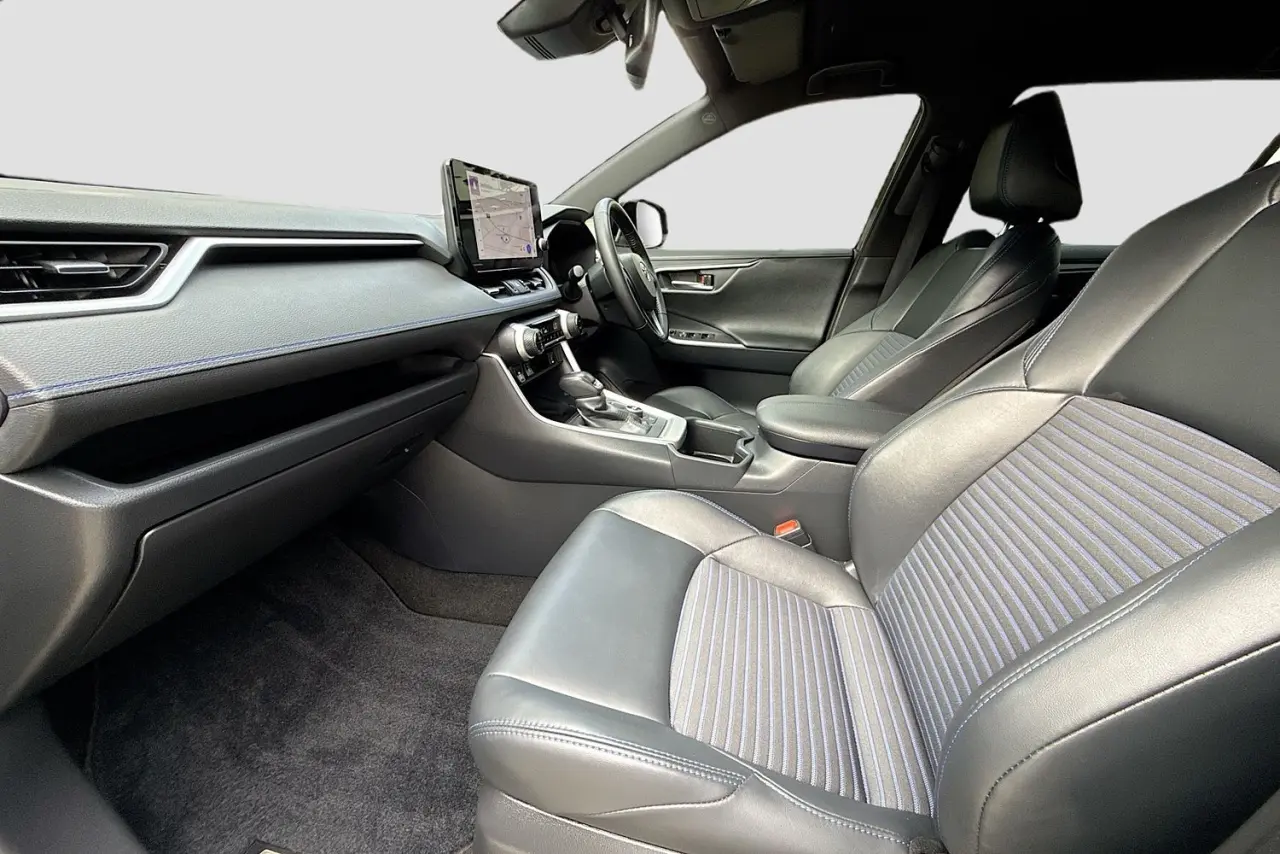 2025 Toyota RAV4 Gallery Image 24