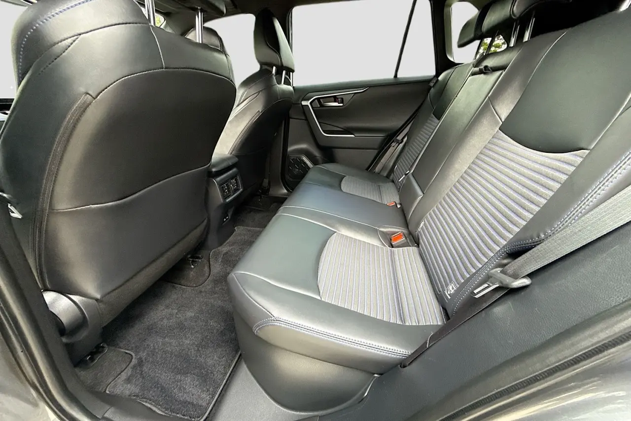 2025 Toyota RAV4 Gallery Image 25