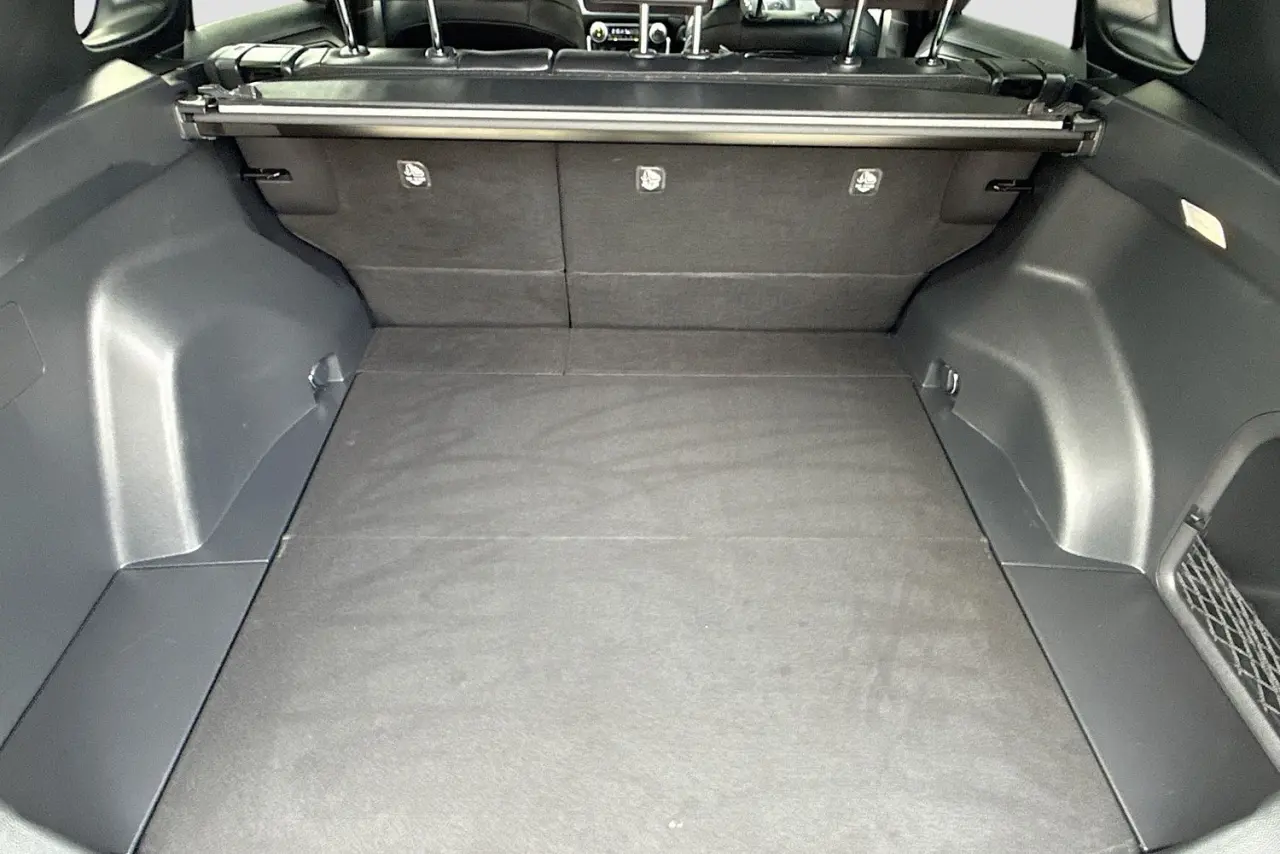 2025 Toyota RAV4 Gallery Image 26