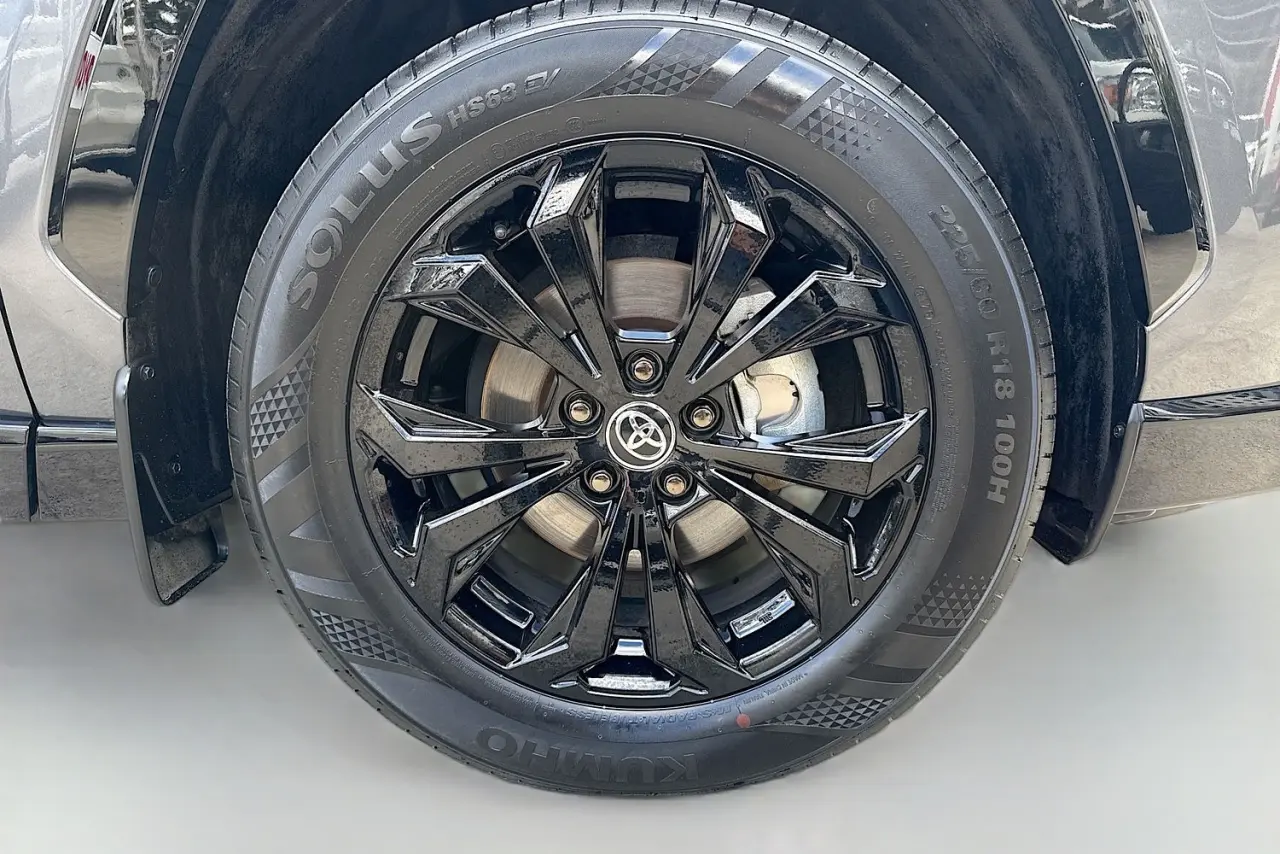 2025 Toyota RAV4 Gallery Image 27