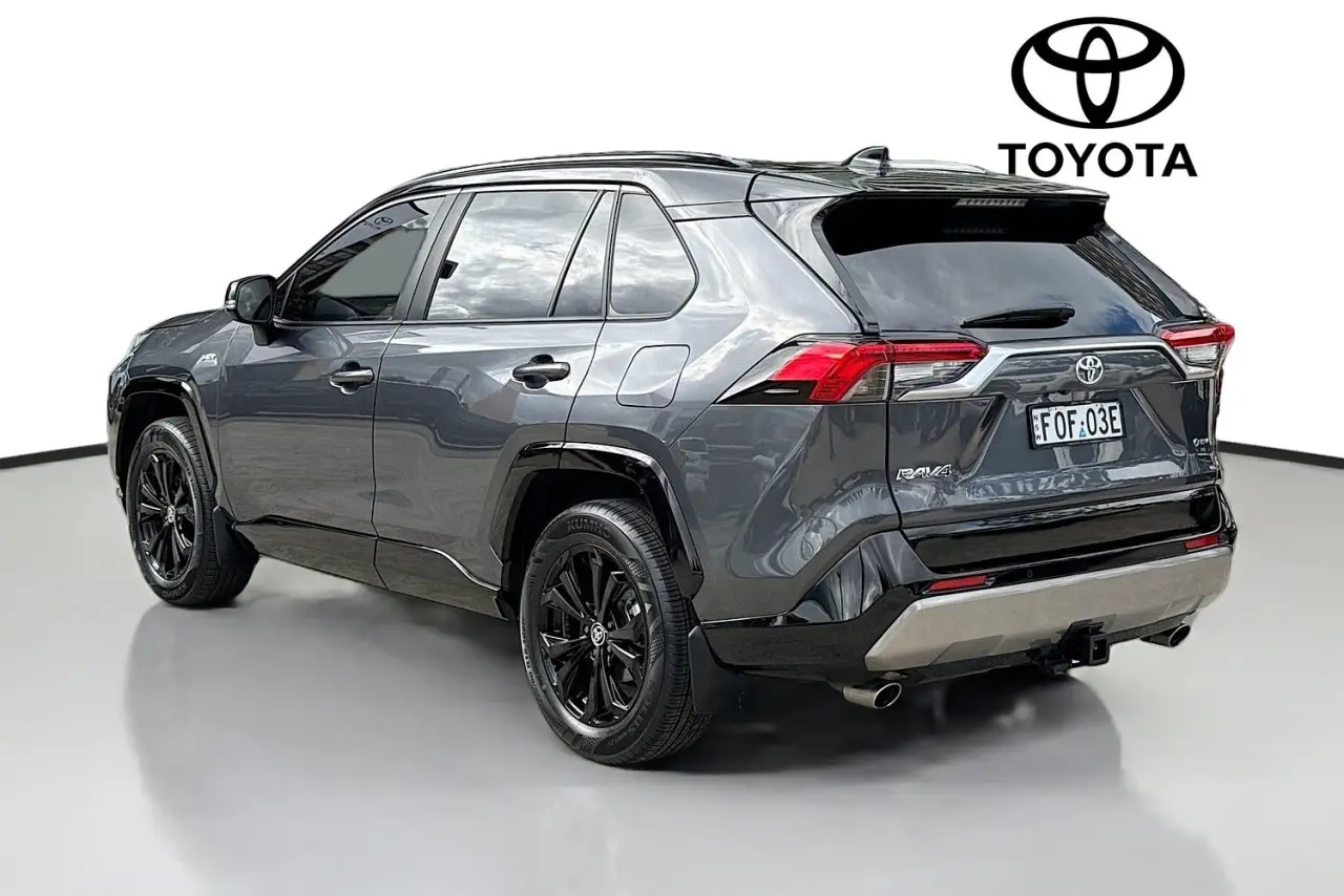 2025 Toyota RAV4 Gallery Image 6