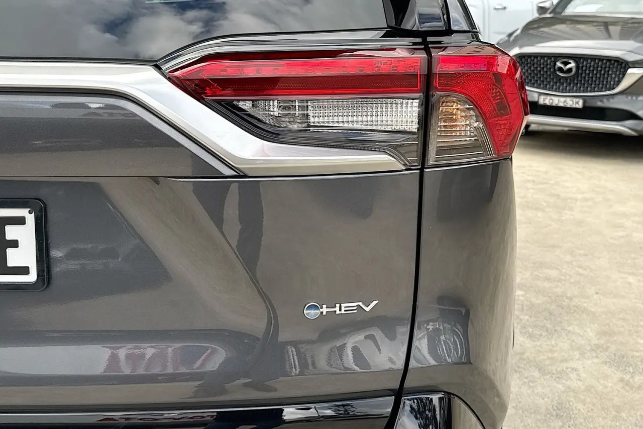 2025 Toyota RAV4 Gallery Image 9