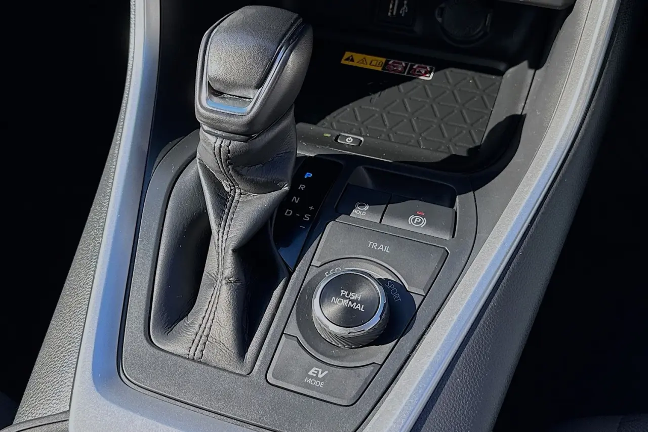 2024 Toyota RAV4 Gallery Image 17