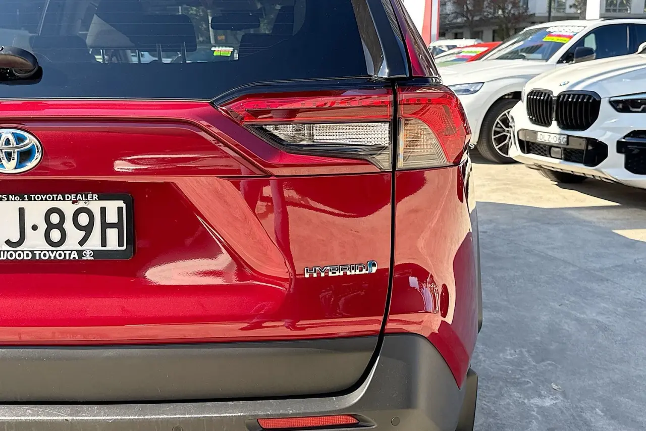 2024 Toyota RAV4 Gallery Image 9