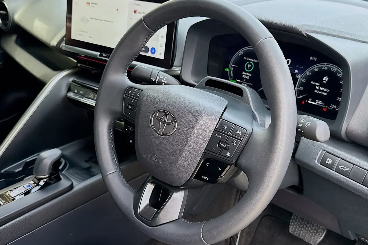 2025 Toyota C-HR Gallery Image 14
