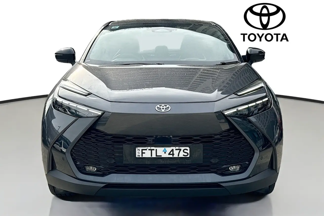 2025 Toyota C-HR Gallery Image 2