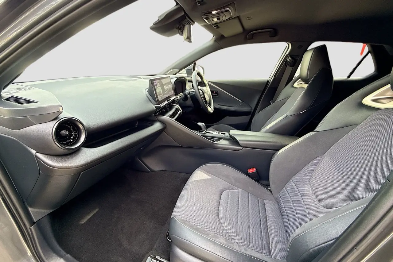 2025 Toyota C-HR Gallery Image 25