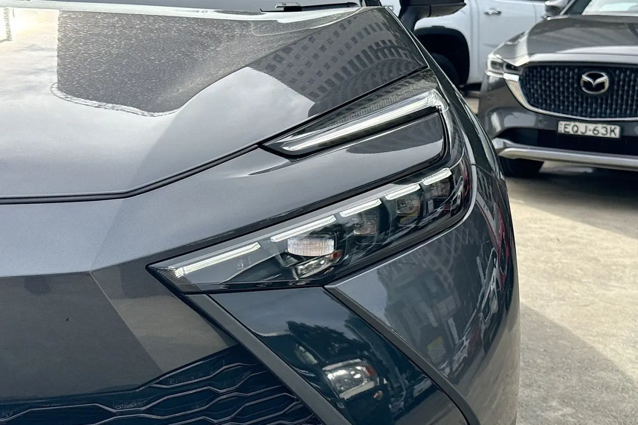 2025 Toyota C-HR Gallery Image 3