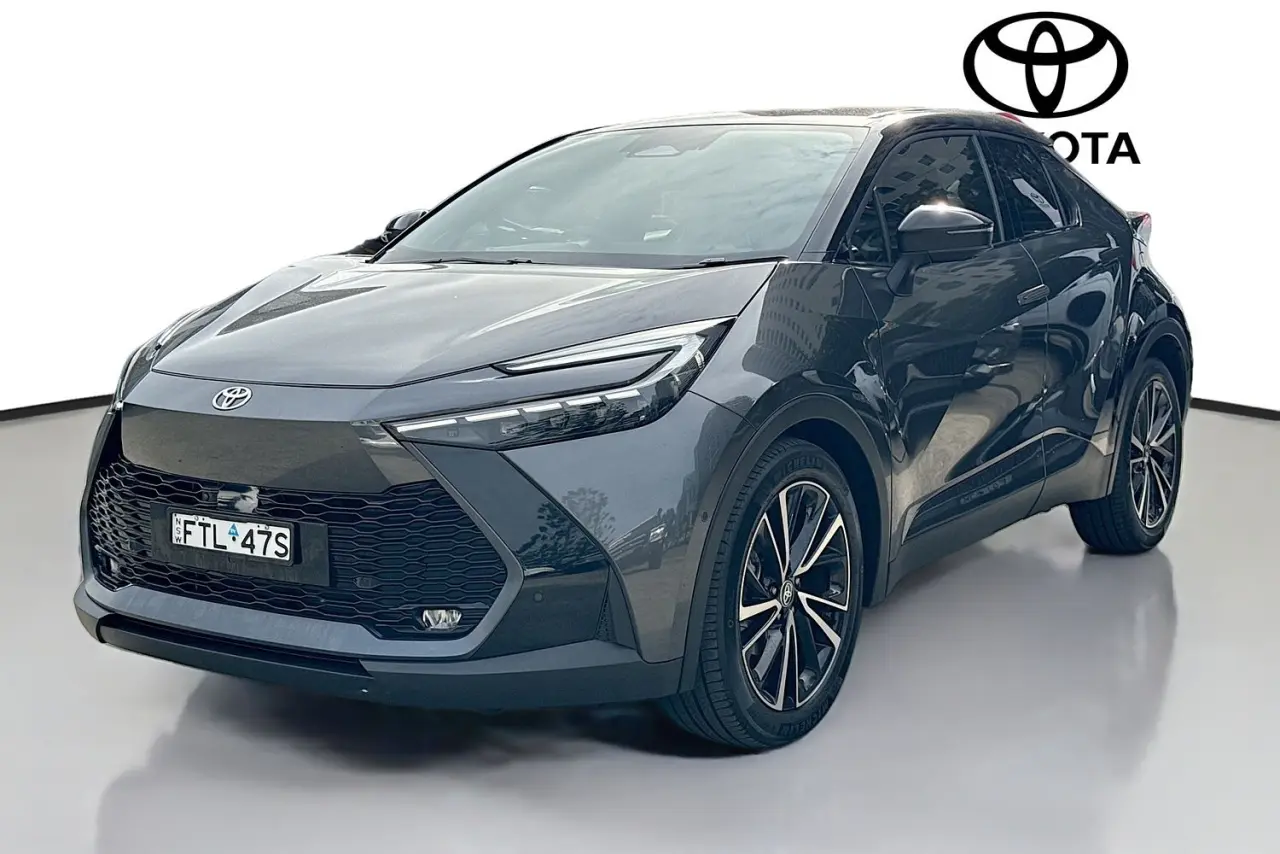 2025 Toyota C-HR Gallery Image 4