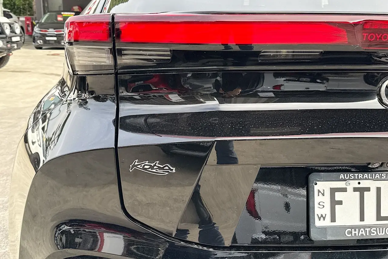 2025 Toyota C-HR Gallery Image 8