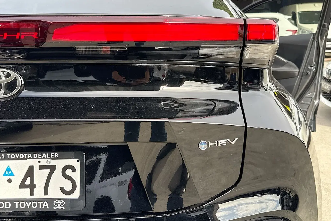 2025 Toyota C-HR Gallery Image 9