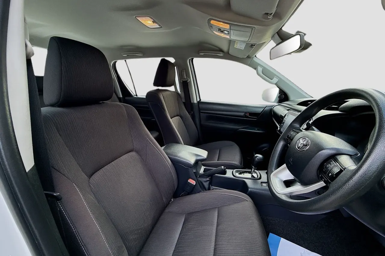 2024 Toyota Hilux Gallery Image 12