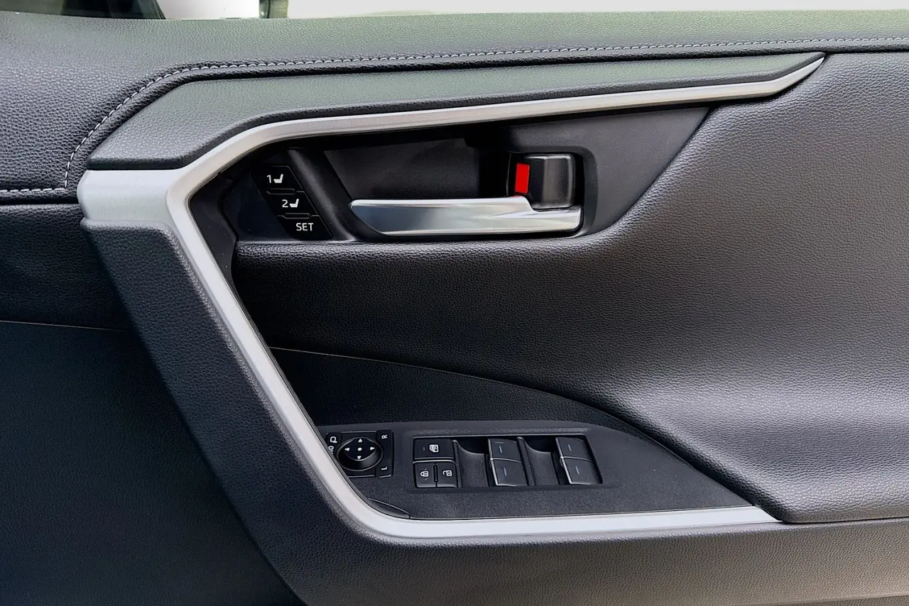 2022 Toyota RAV4 Gallery Image 24
