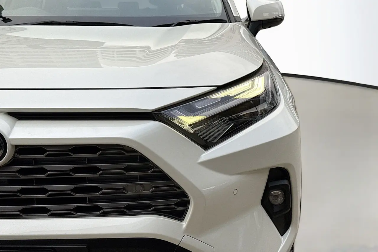 2022 Toyota RAV4 Gallery Image 3