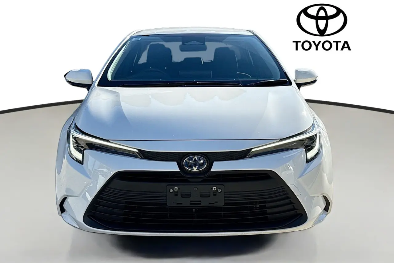 2025 Toyota Corolla Gallery Image 2