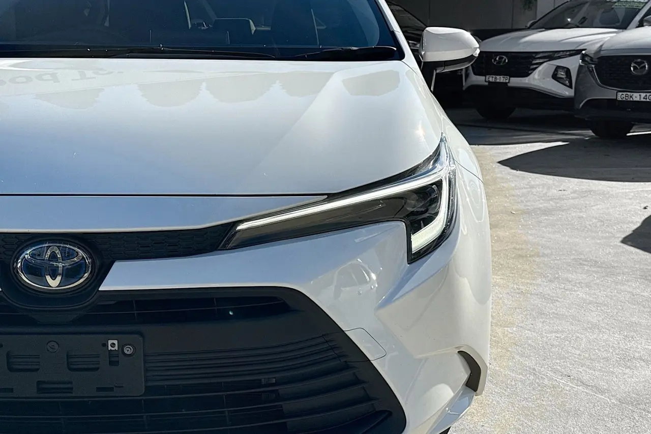 2025 Toyota Corolla Gallery Image 3
