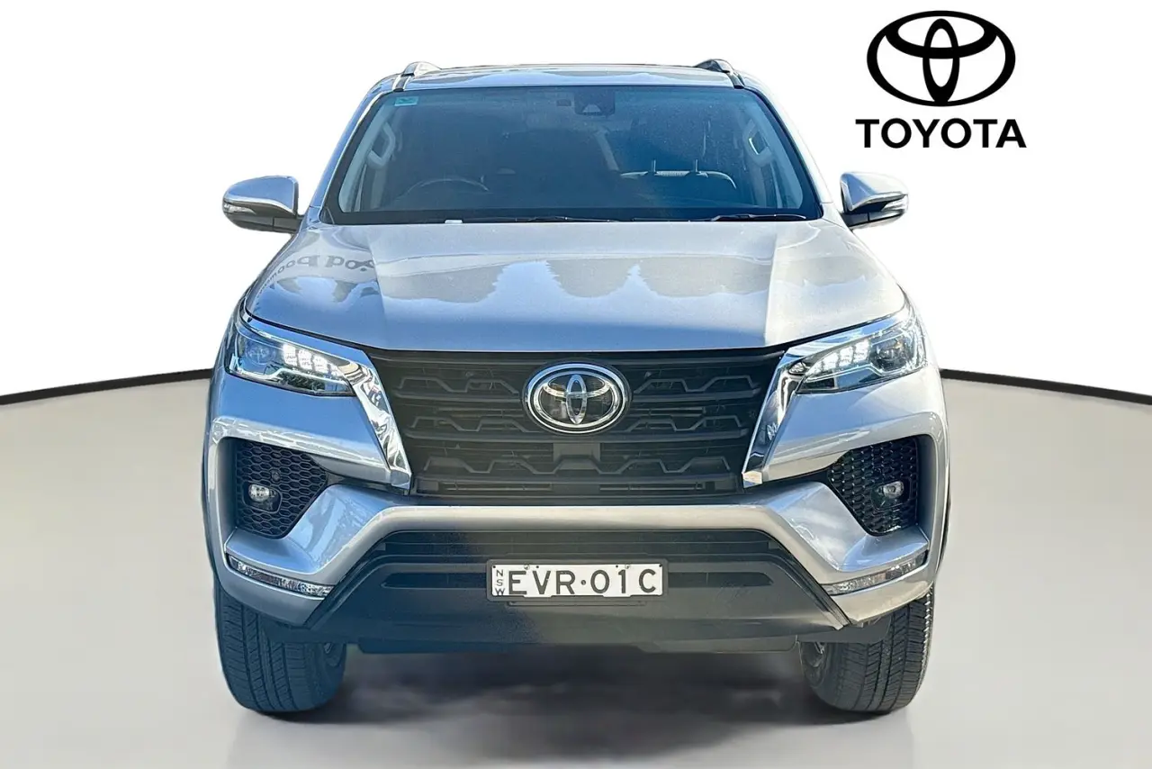 2022 Toyota Fortuner Gallery Image 2