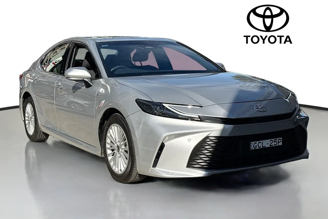 2025 Toyota Camry Gallery Image 1