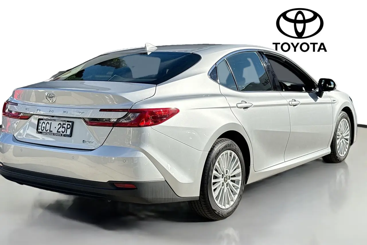 2025 Toyota Camry Gallery Image 10
