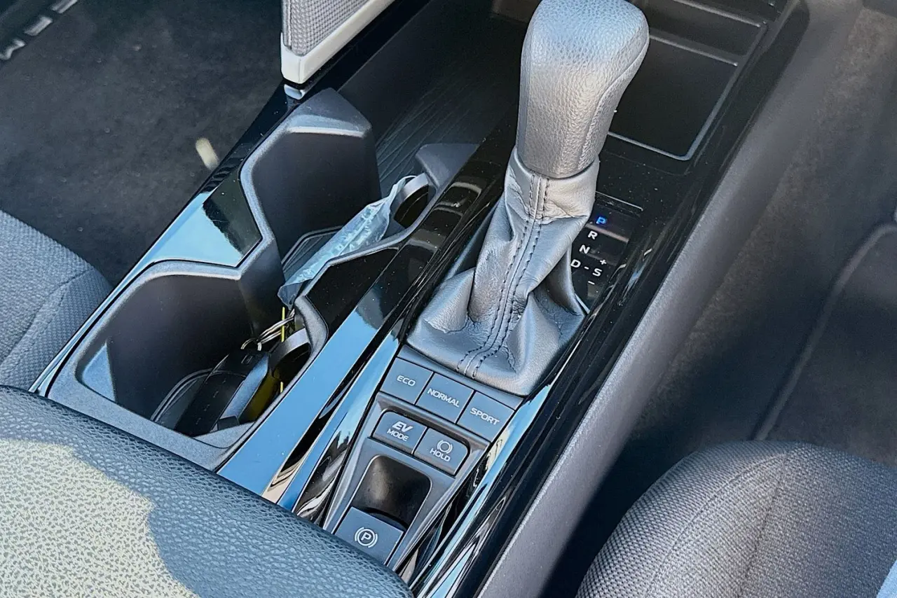 2025 Toyota Camry Gallery Image 17