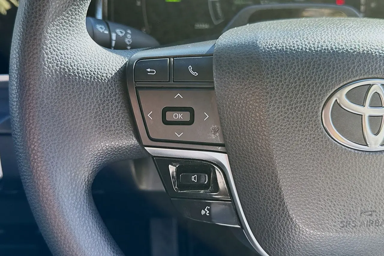 2025 Toyota Camry Gallery Image 18