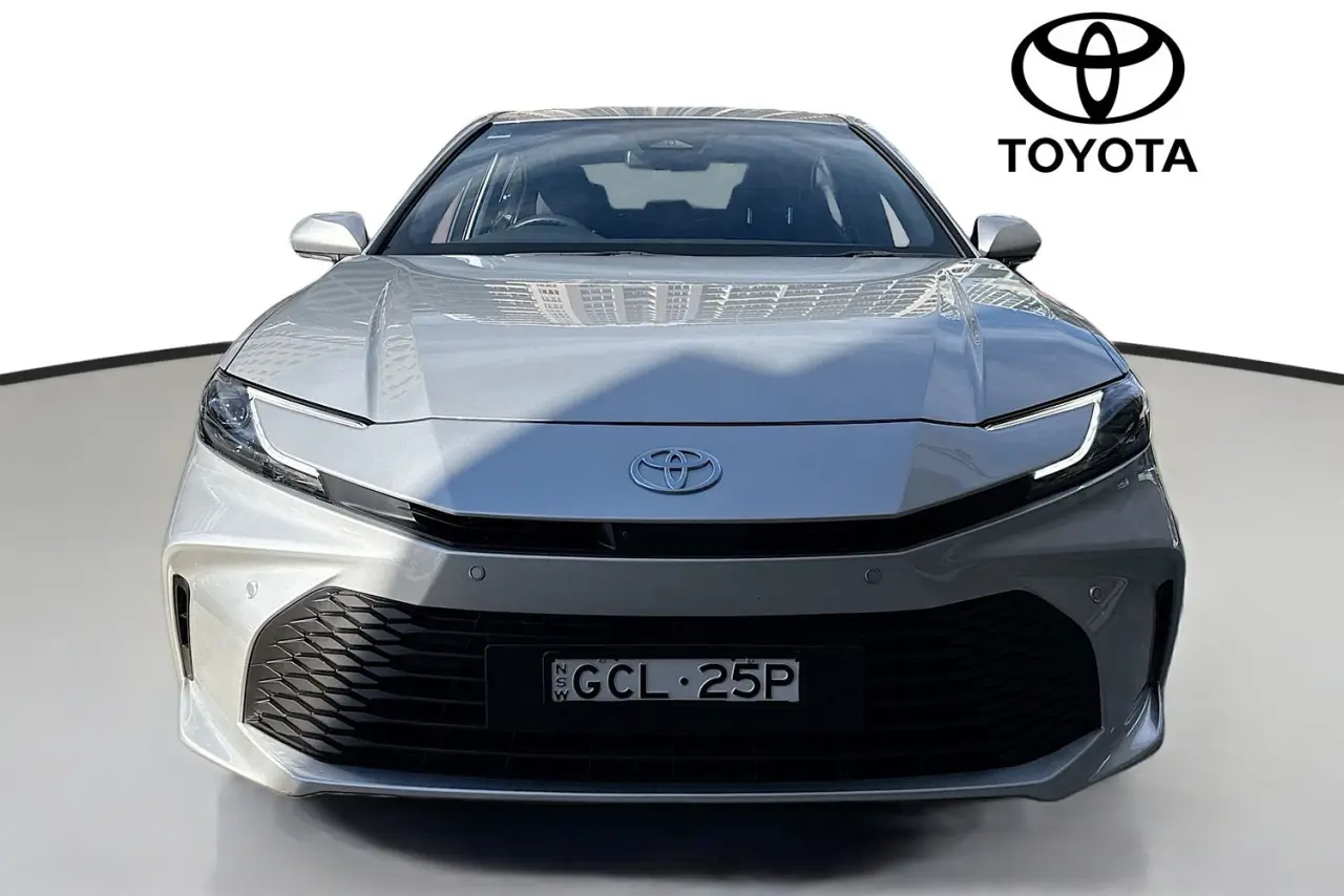 2025 Toyota Camry Gallery Image 2
